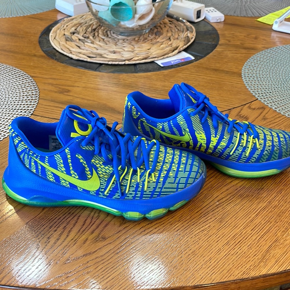 Nike KD sneaker like new.
